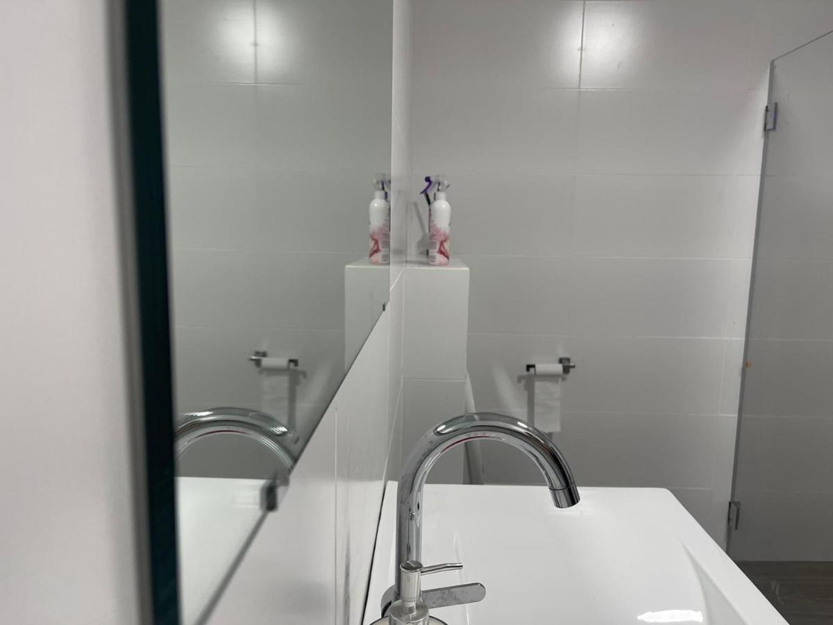 חדרי לייבל Label Rooms Blue & Red Tiberias Bagian luar foto