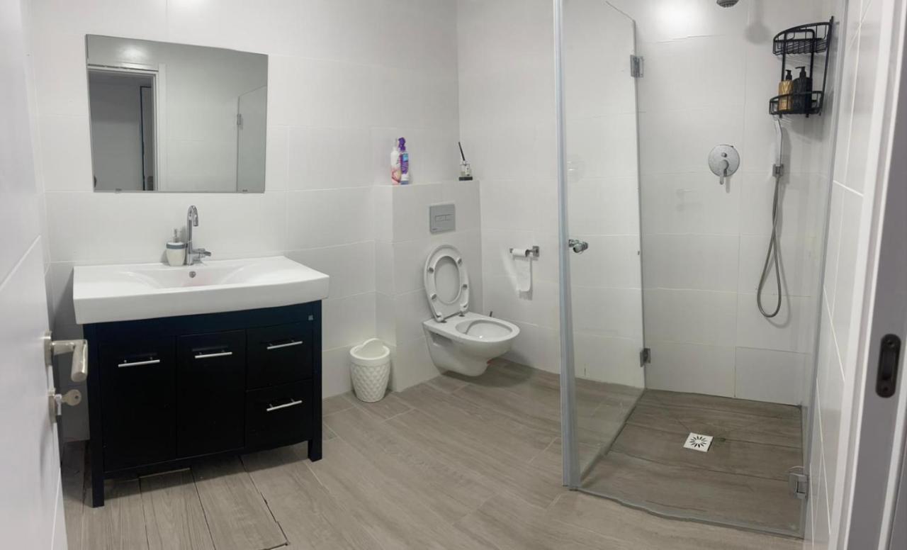 חדרי לייבל Label Rooms Blue & Red Tiberias Bagian luar foto